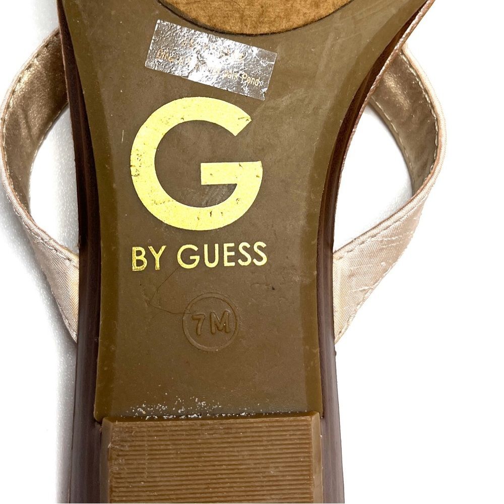 7M G by Guess Women's Tan Sandals with Cantelope colored Flower and Jewel Accent - Picture 4 of 4